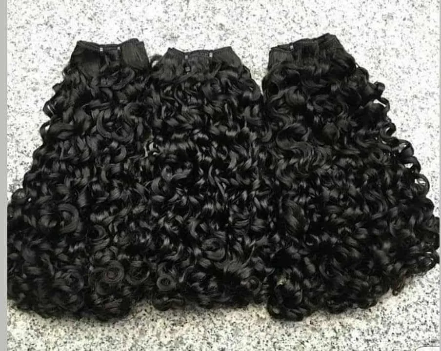 Super Double Drawn Pixie Curly Hair Extensions - Natural Color Stretched Lenght, Perseus Hairs photograph