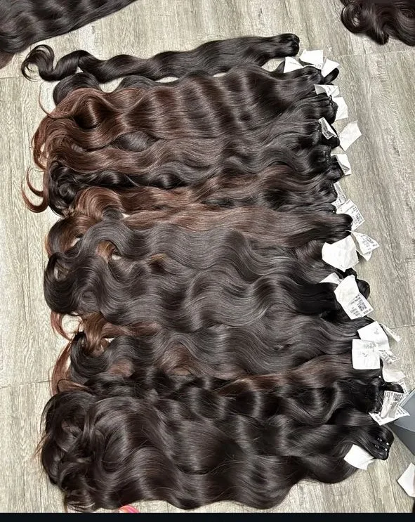 Natural Color Vietnamese Raw Bouncy Human Hair Extensions - Stretched Lenght, Perseus Hairs photograph