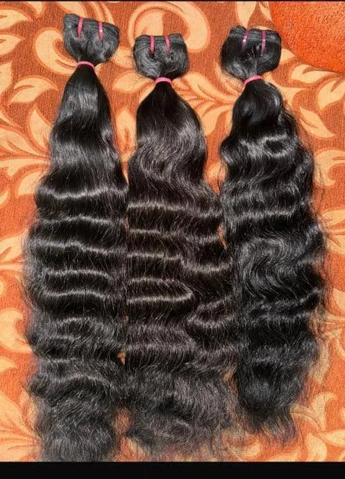 Double Drawn Indian Donor Wavy Hair - Stretched Lenght, Perseus Hairs photograph