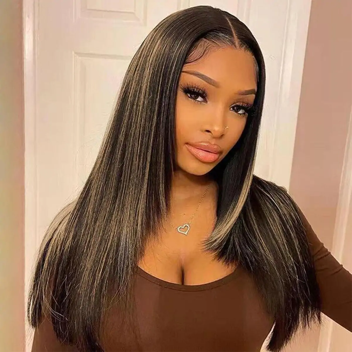 honey-blonde-highlight-wig-glueless-5.webp