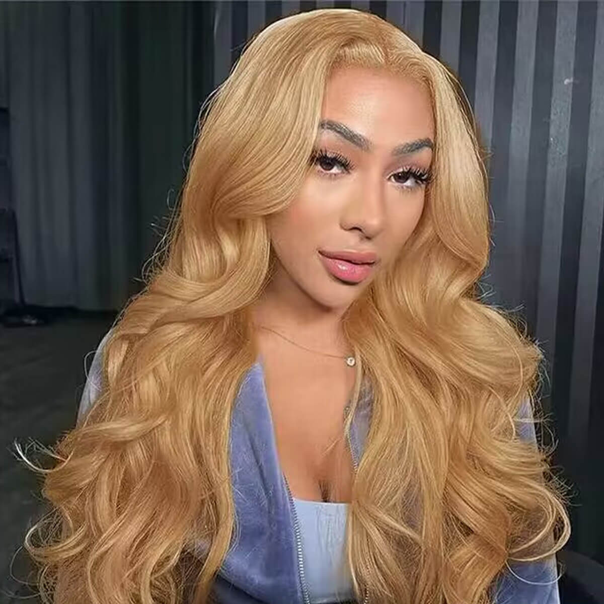 honey-blonde-wear-go-wig.jpg
